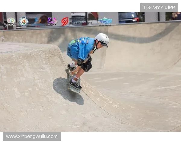 成都滑板精英赛精彩回顾：成都滑板队技术表现引人瞩目