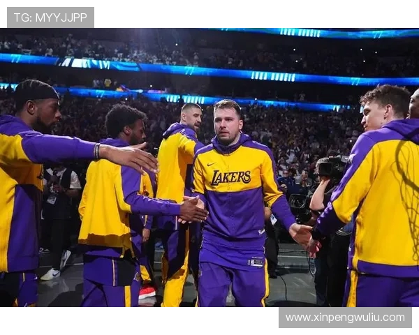 湖人快船激战即将开启球迷热情高涨期待精彩对决