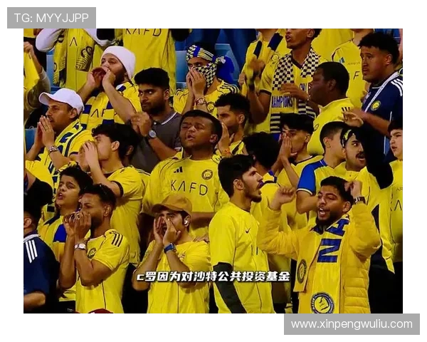 球迷疯狂冲入赛场抢夺C罗球衣引发热议与争议