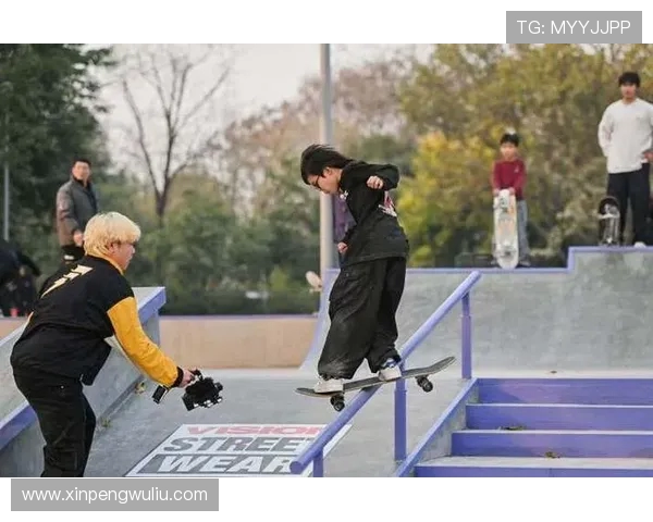 重庆滑板队的边路渗透策略与滑板文化的融合探讨